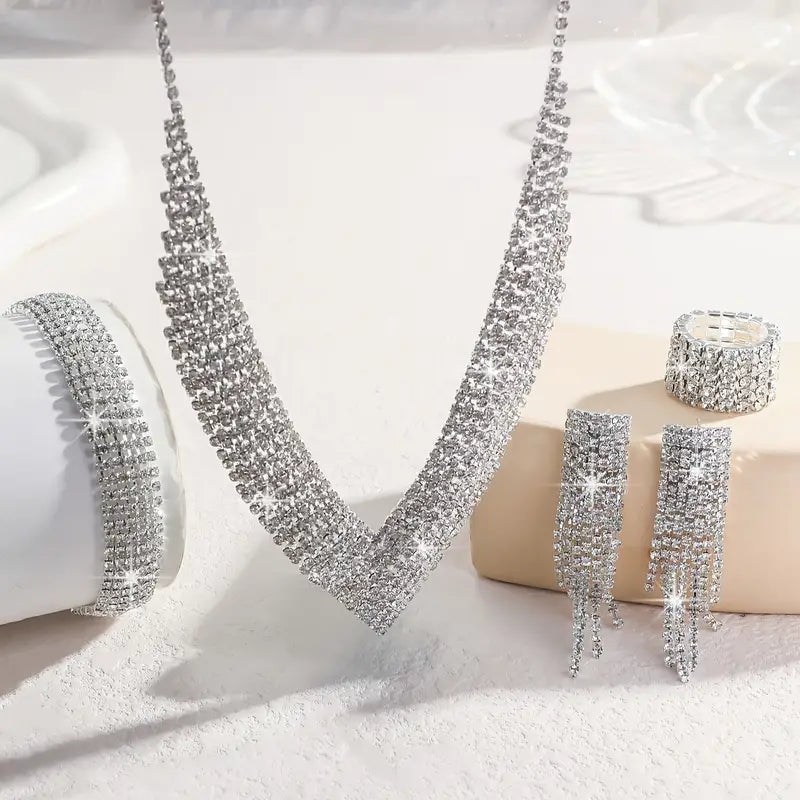 Lyxigt smyckeset med halsband och matchande accessoarer