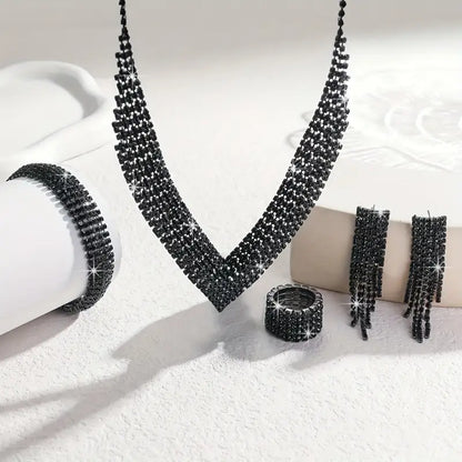 Lyxigt smyckeset med halsband och matchande accessoarer