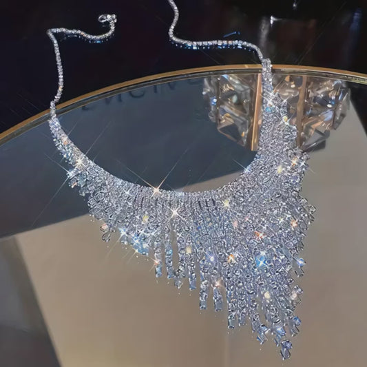 Exklusivt pärlemor strasshalsband